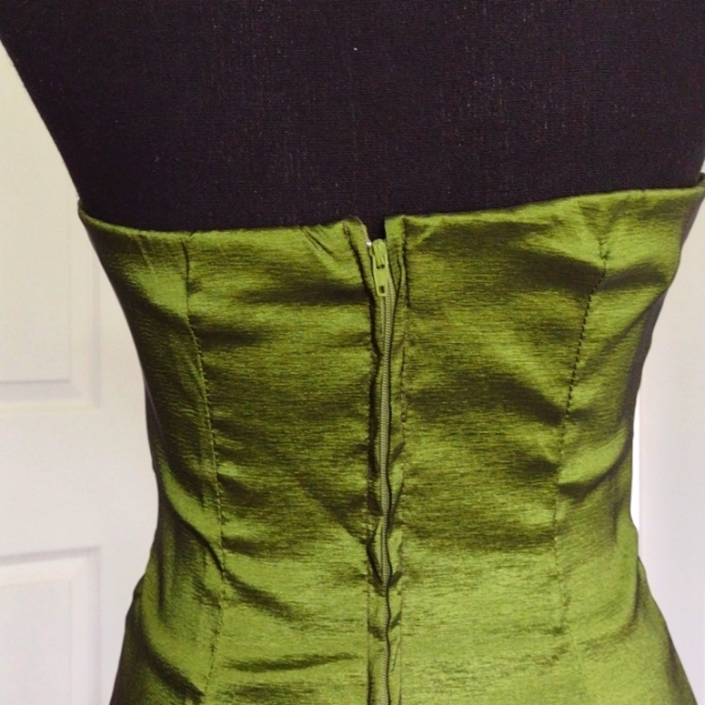 Dress - Picture 6 of 8